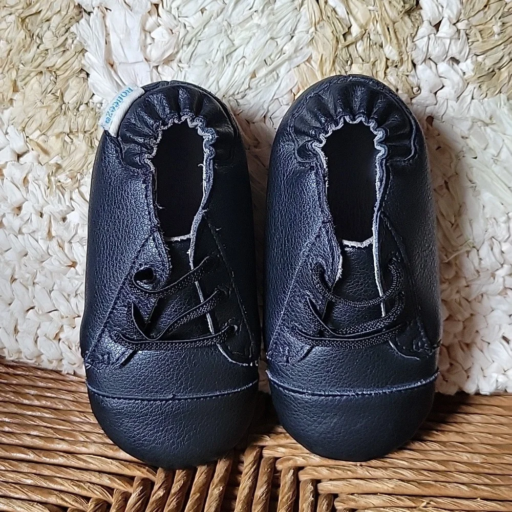 Robeez Basic Brian black flat shoe, size 5